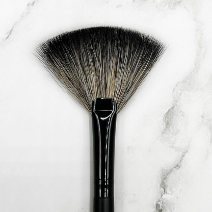 №18  FAN BRUSH
