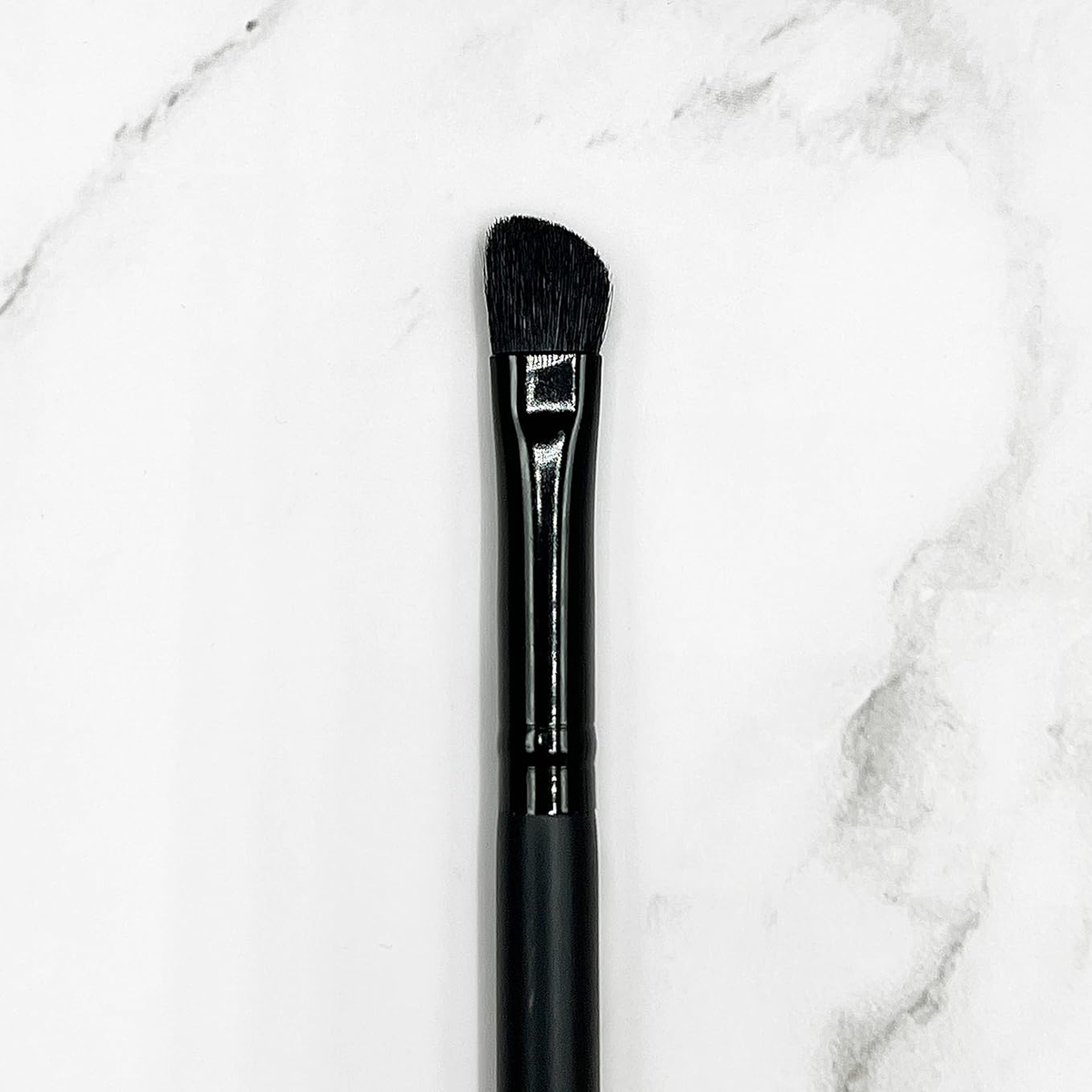 №22  EYE CONTOUR BRUSH